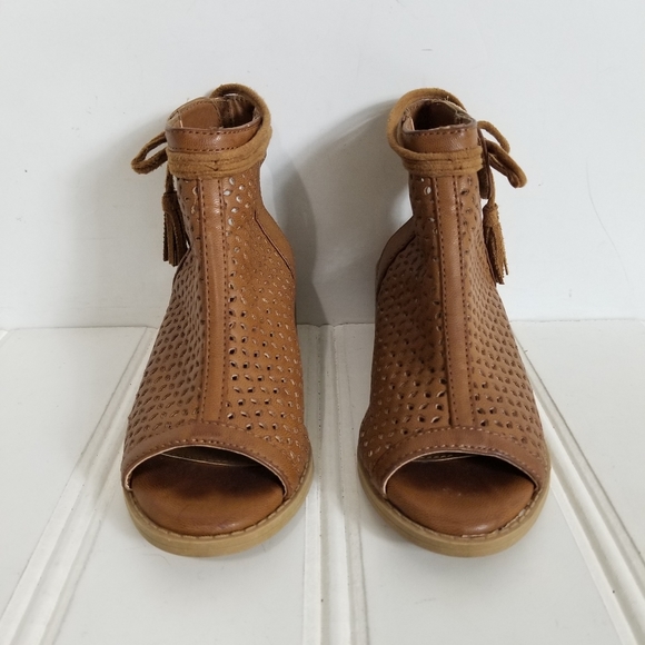 Mia Ankle Brown Booties Perforated Tassel Tie Open Toe Boot Shoes Girls Size 13 - Picture 2 of 14
